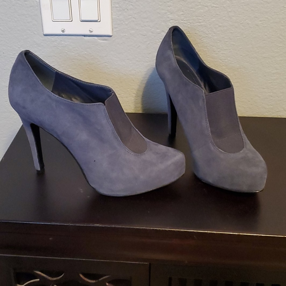 Shoes - Picture 2 of 4